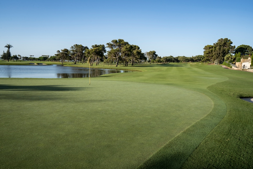 /content/dam/images/golfdigest/fullset/course-photos-for-places-to-play/sotogrande spain 8.jpg